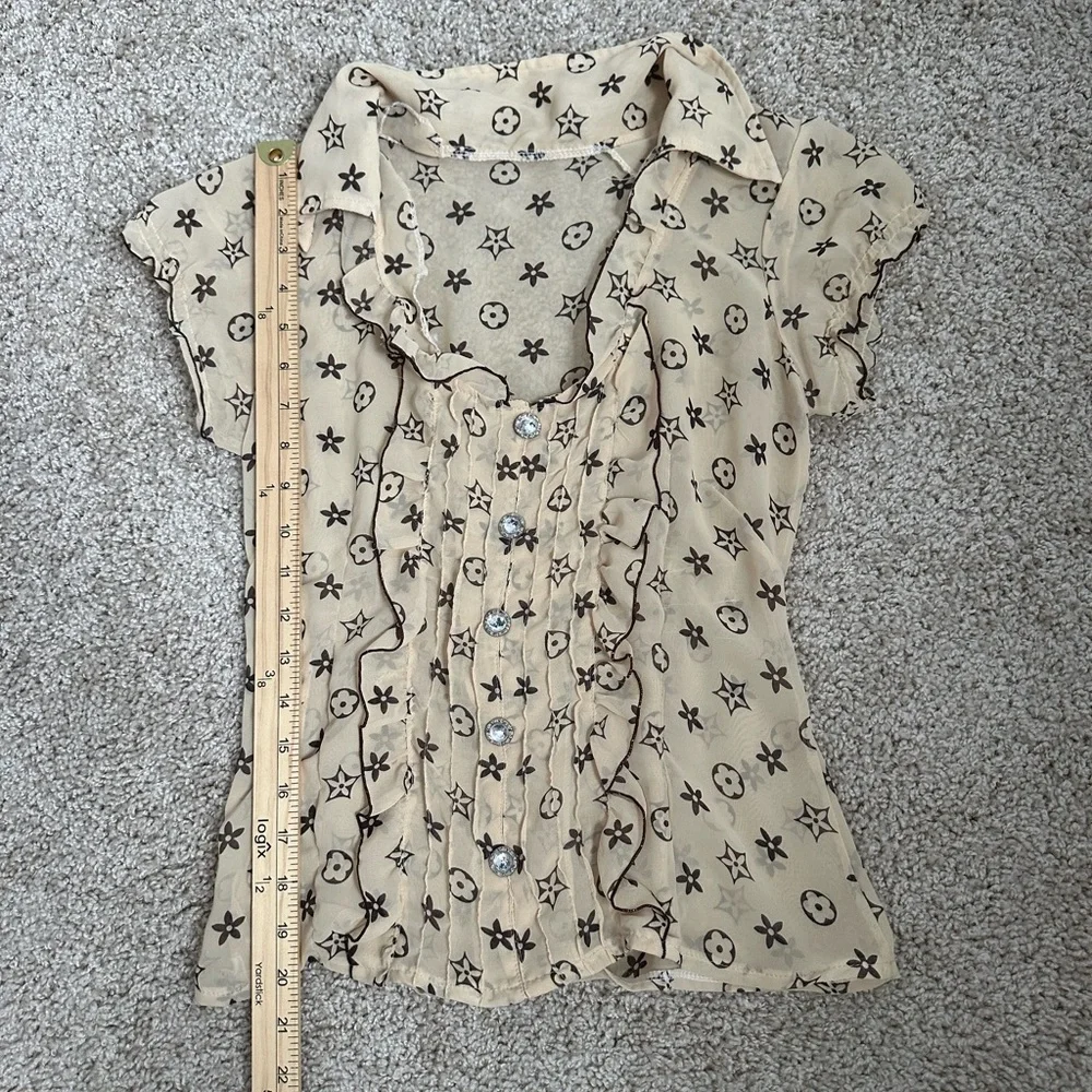 Cream Ruffle Button-Front Short Sleeve Blouse - Picture 4 of 7